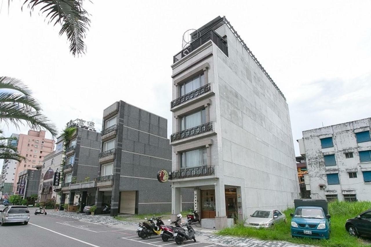 小松鼠站前電梯民宿可加購早餐及車位-預定3天打八折-房型限定詳情請來電洽詢活動方案 Хуалиен Сити Екстериор снимка